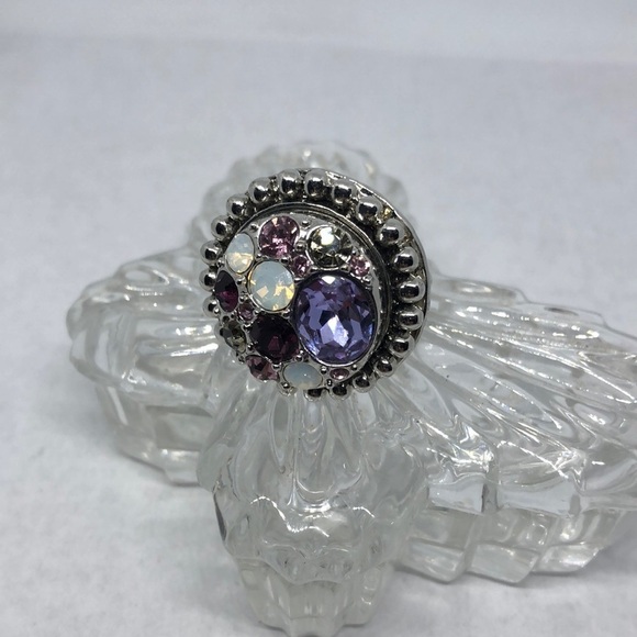 Dazzling sparkling colorful rhinestone statement ring bejeweled cluster. - Picture 3 of 8